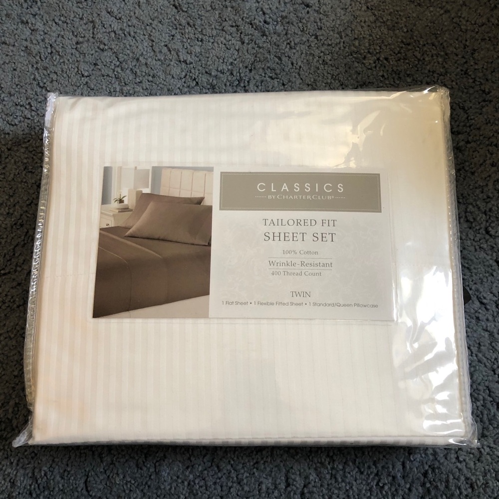 NWT twin bed sheet set